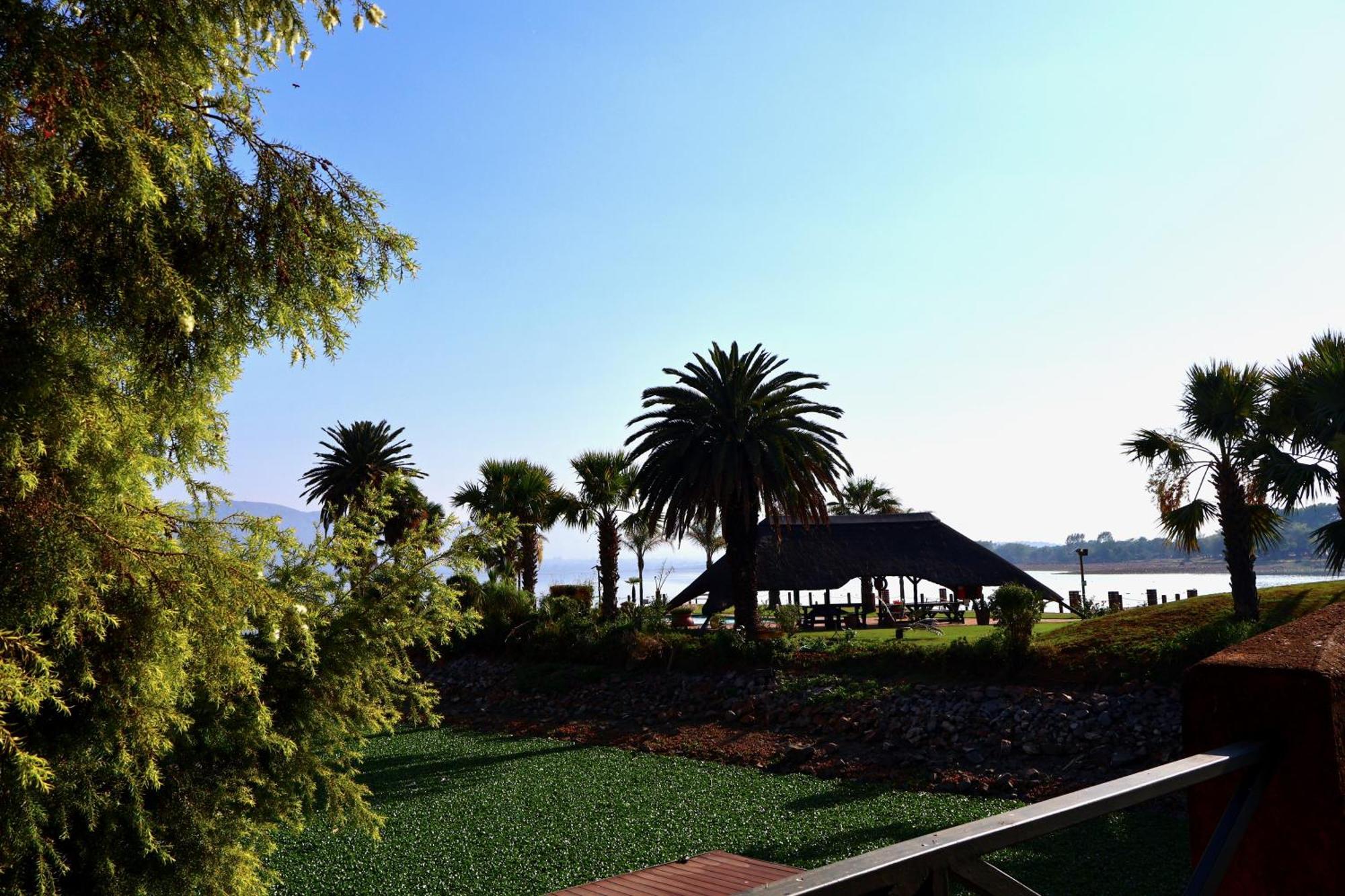 Hotel 37 On Eagles Hartbeespoort Exterior foto